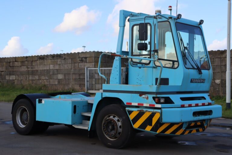 TRA302<br>Terberg YT222 (LHD)<br>Year: 2014<br>Hours:32500